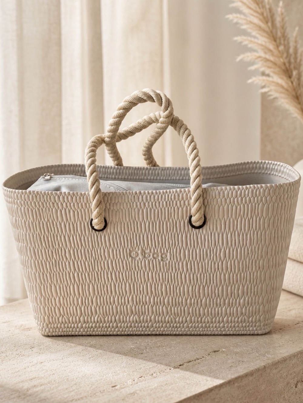 O bag ivory Textured Beach Tote Bag NWT
Taupe removable liner , Rope Handles